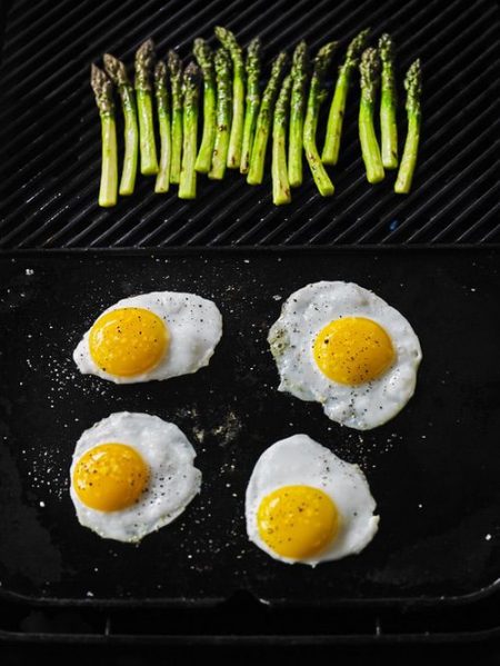 Grilled asparagus with fried duck eggs